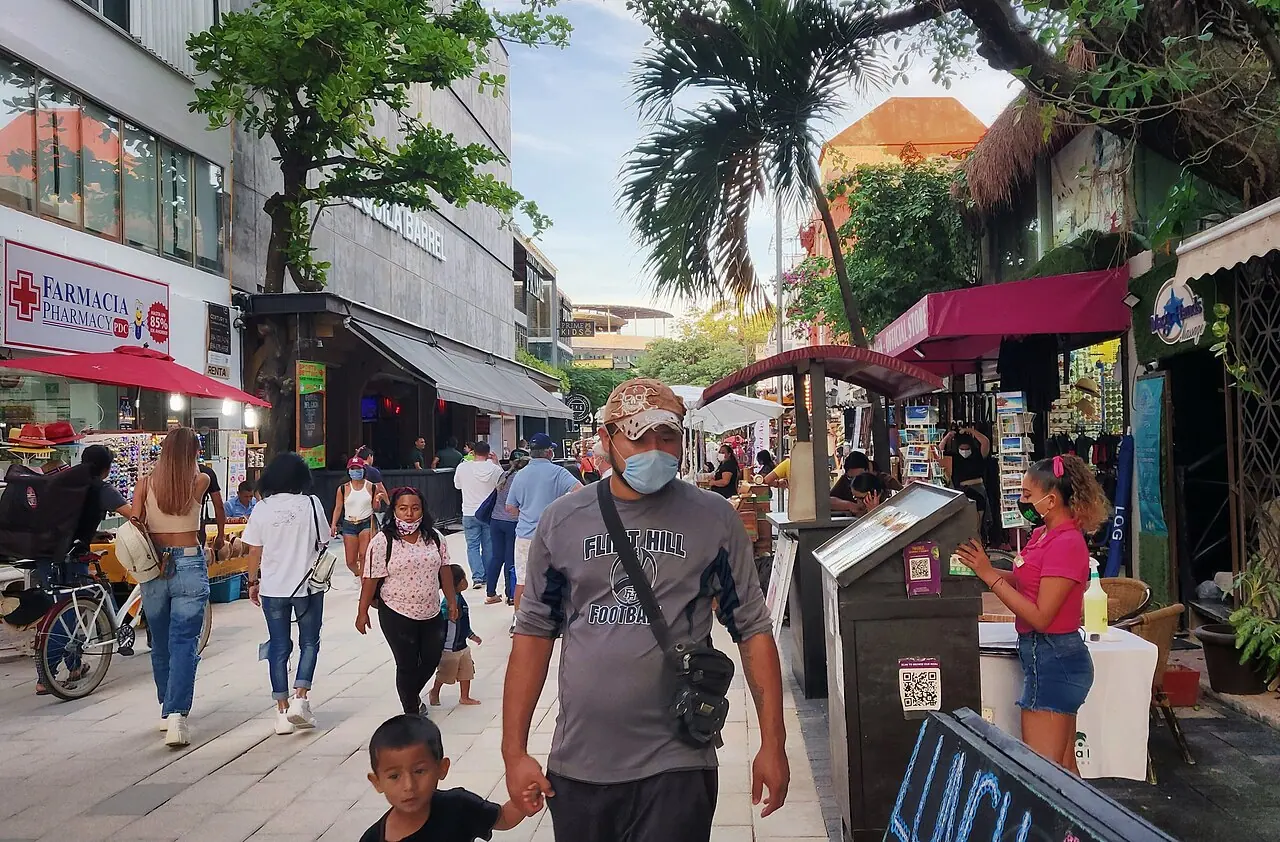 People walking along Quinta Avenida in Playa del Carmen