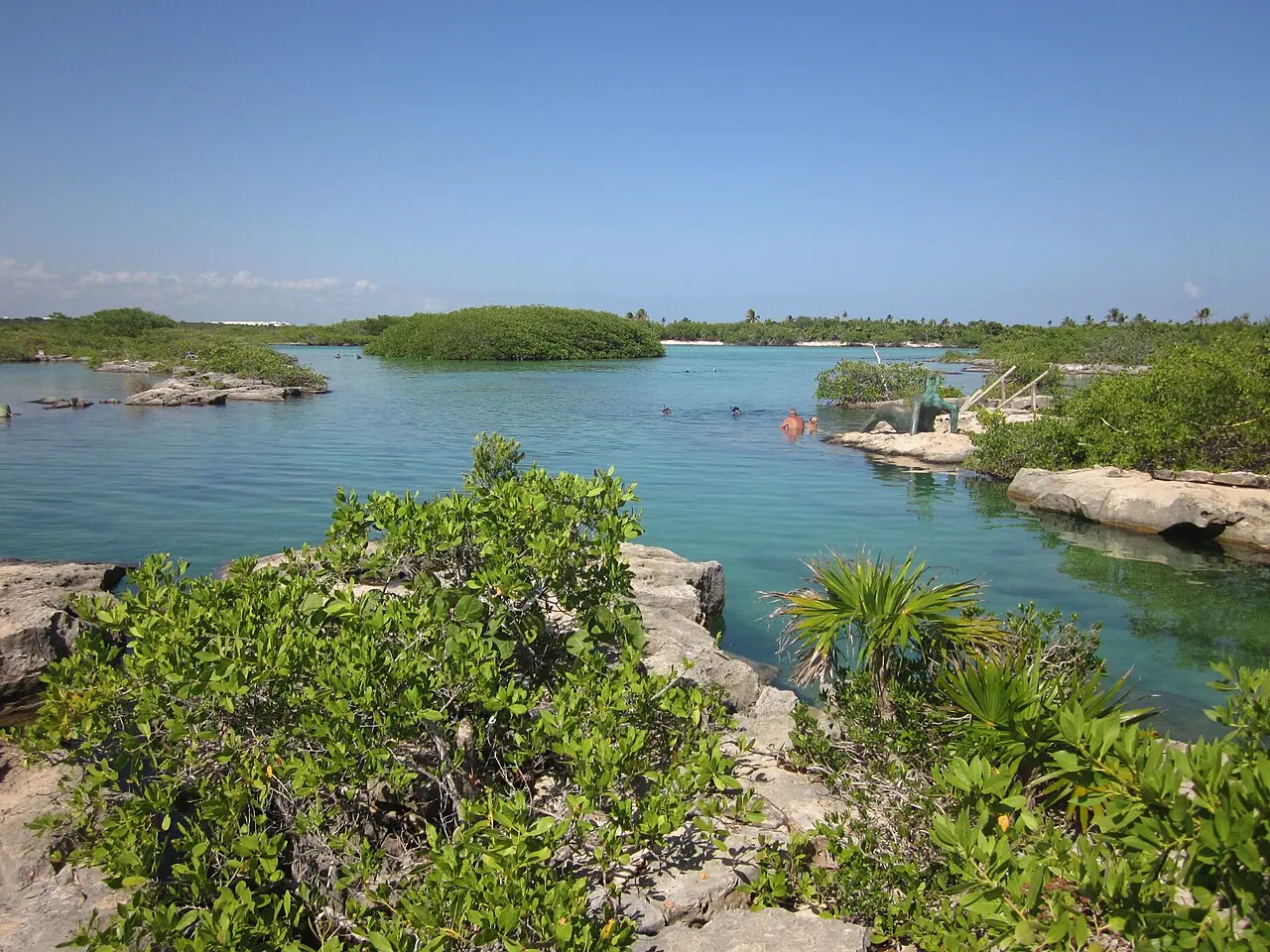 Clear turquoise water of Yal-Kú lagoon